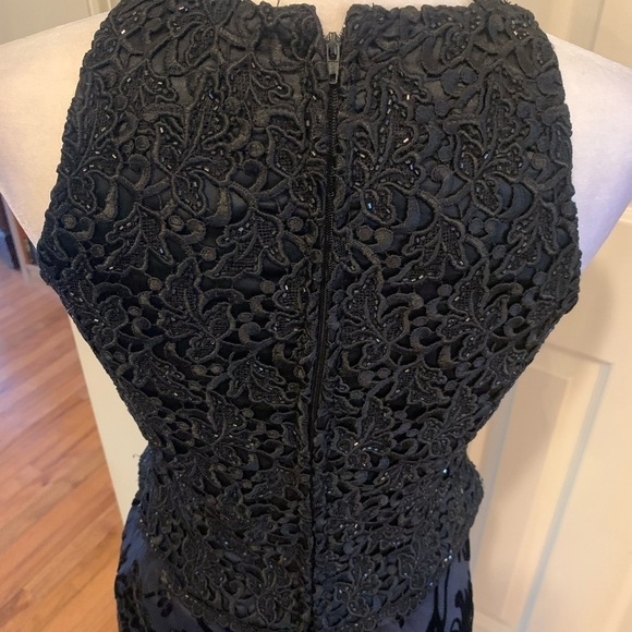 Carmen Marc Valvo black sleeveless top, size 4P - Picture 2 of 4